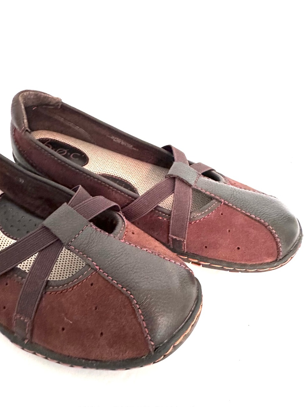 b.o.c. Women's Brown Suede & Dark Brown Leather Cross-Strap Flats Size 8 - Picture 2 of 12